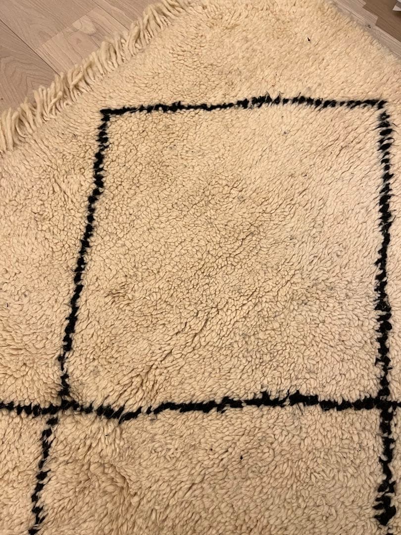 ベニワレン ウールラグ 150cm x 193cm