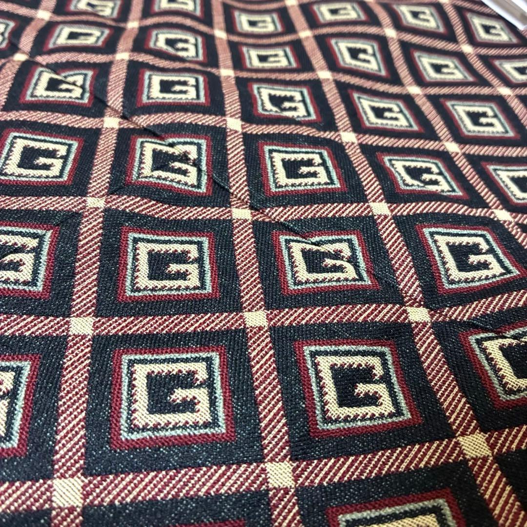 【mimina】ショートジャンプスーツ　ノースリーブ　総柄　新品