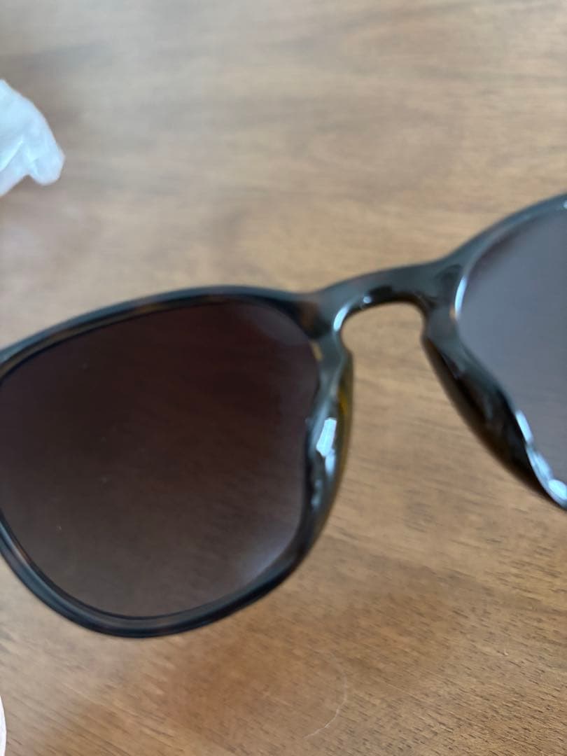 【休日値下げ】レイバン　RB4171F ERIKA 710/T5 偏光サングラス