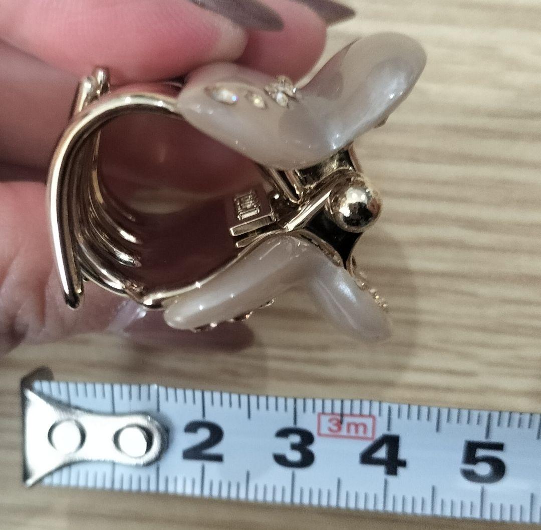 acca ベージュ ヘアクリップ