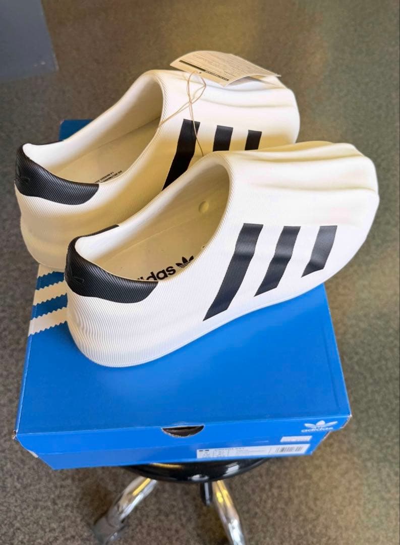 値下げしました　アディダス　adiFOM SST アディフォーム　27.0cm