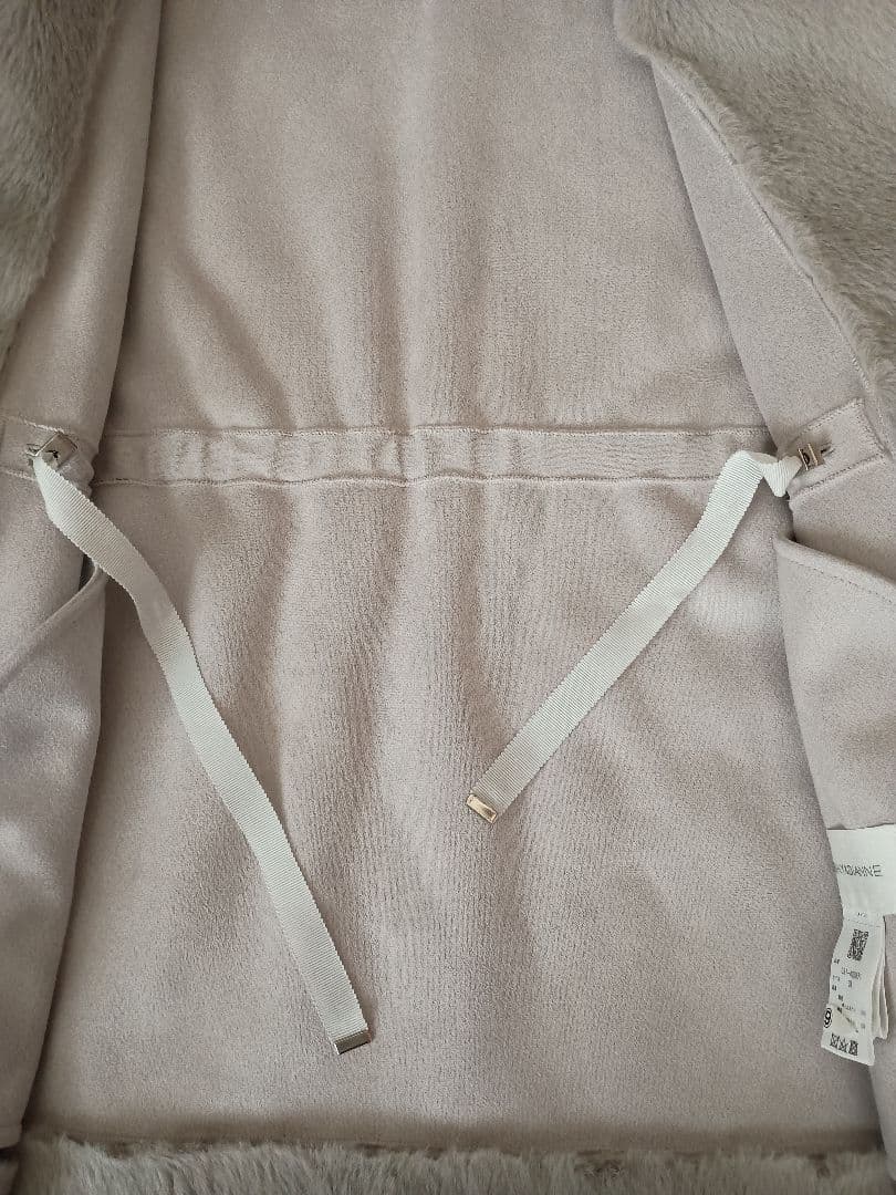 PINKY＆DIANE　フード付きグレーのファー風ベスト