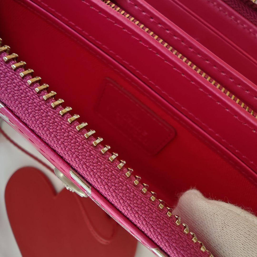 未使用級　ピンク　ヴィヴィアンウエストウッド　長財布　ラウンドジップ　ハート