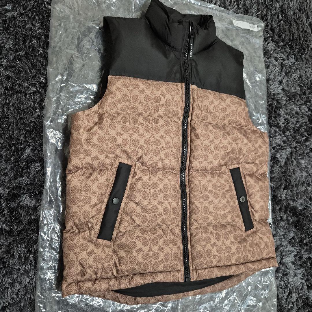 秋月COACH シグネチャーダウンベスト新品同様