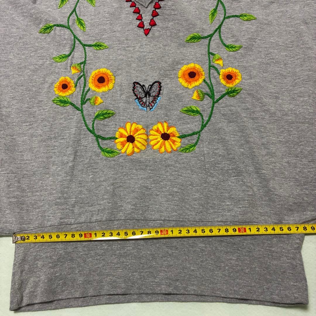 ベルンハルトウィルヘルム グレー 蝶と花の刺繍 半袖トップス