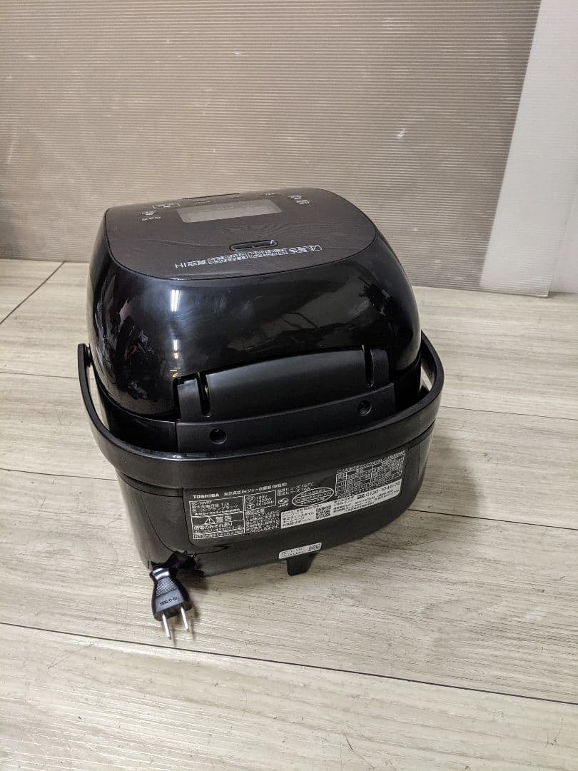 東芝　真空IH炊飯器 5.5合炊き　RC-10VRT 2022年製