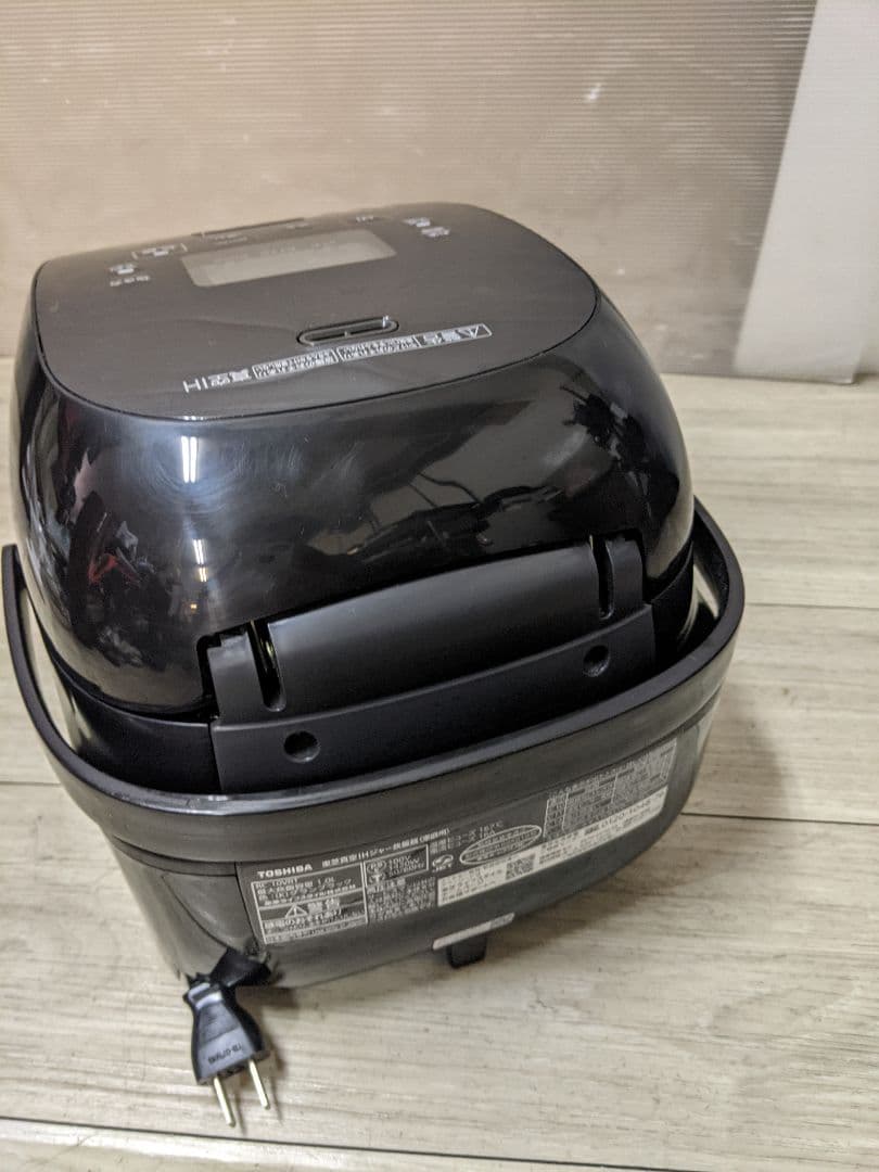 東芝　真空IH炊飯器 5.5合炊き　RC-10VRT 2022年製