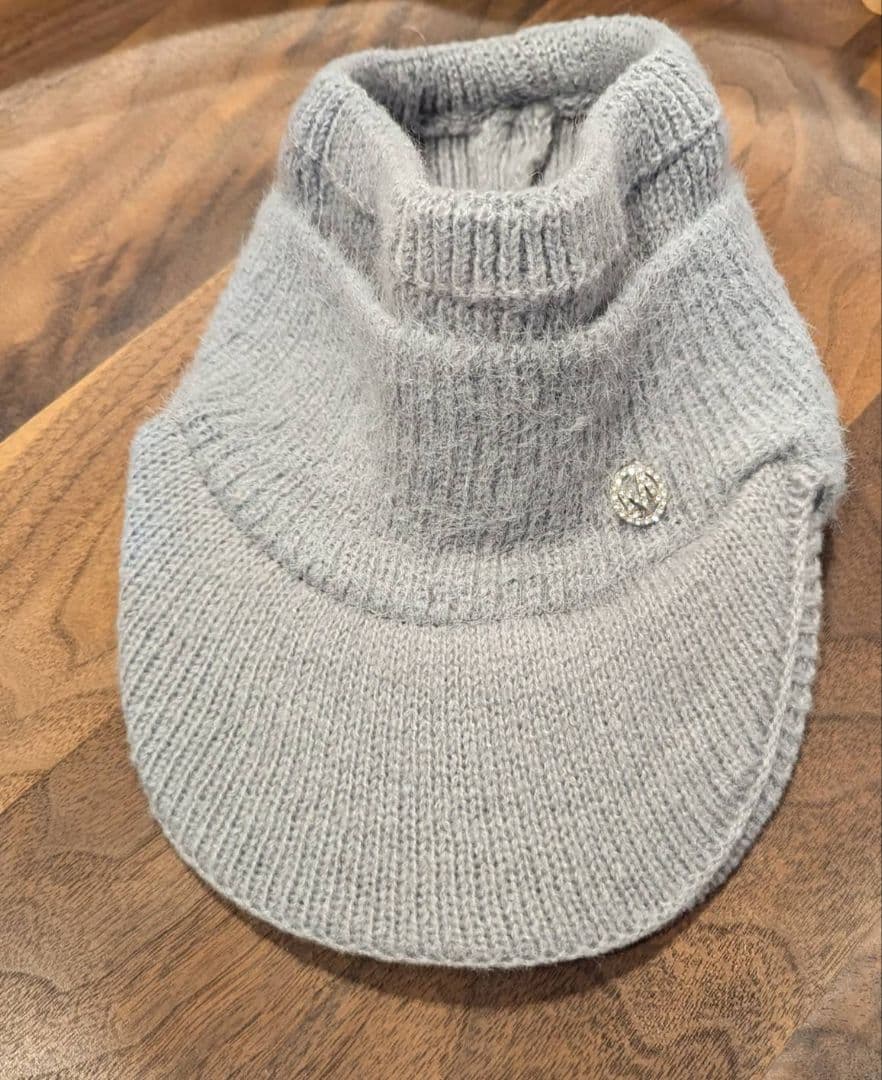 サンバイザーグレー ニット帽 ゴルフ スポーツ　防寒 耳カバー 毛糸 ファー