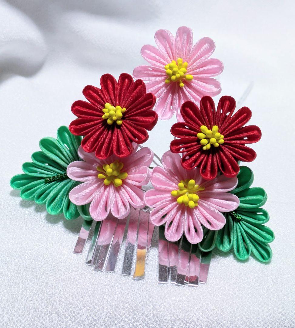 正絹羽二重　つまみ細工　赤とピンク色の雛菊のかんざし　卒業式　簪　髪飾り