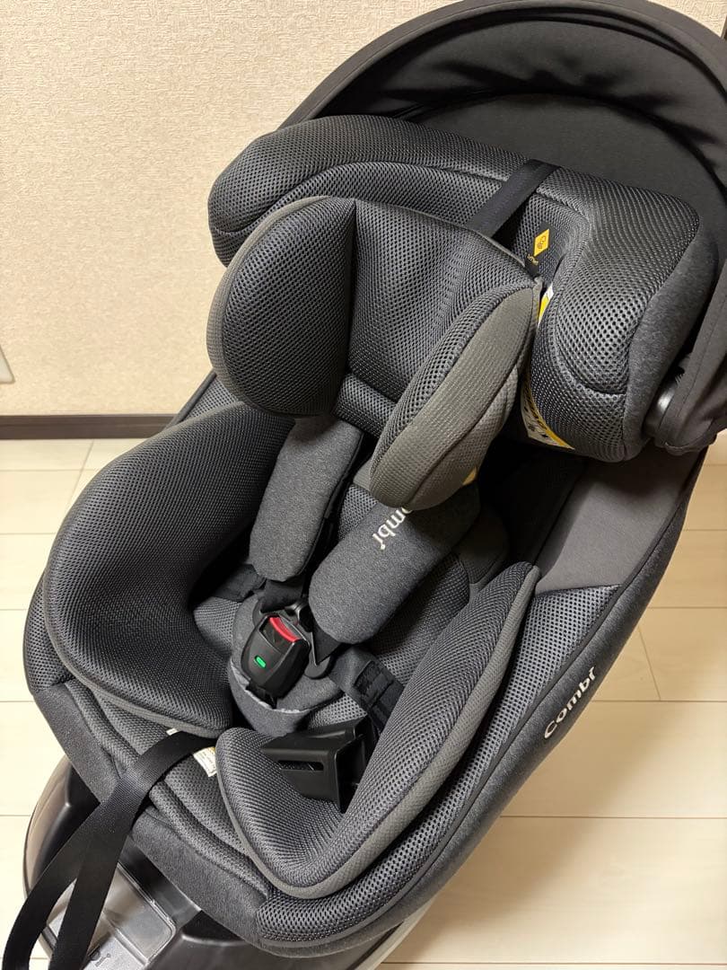 Combi チャイルドシート　クルムーヴアドバンス　　ISOFIX