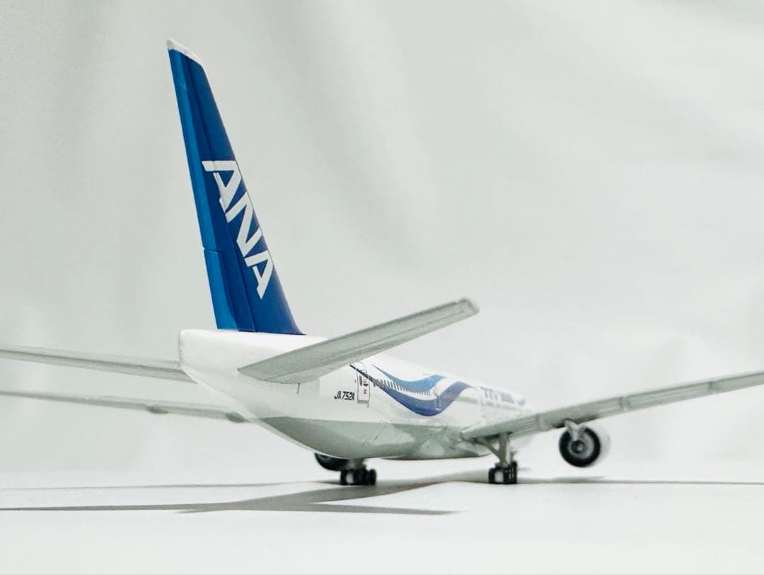 全日空商事 1/400 777-300 ANA特別塗装