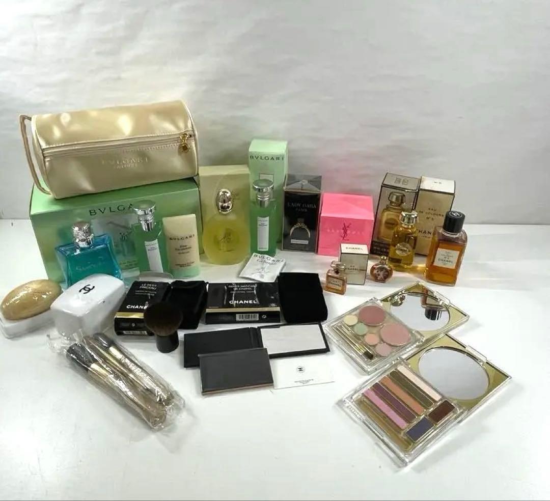 ＊*＊様 ブランド香水と化粧品セット ゴールドポーチ付き