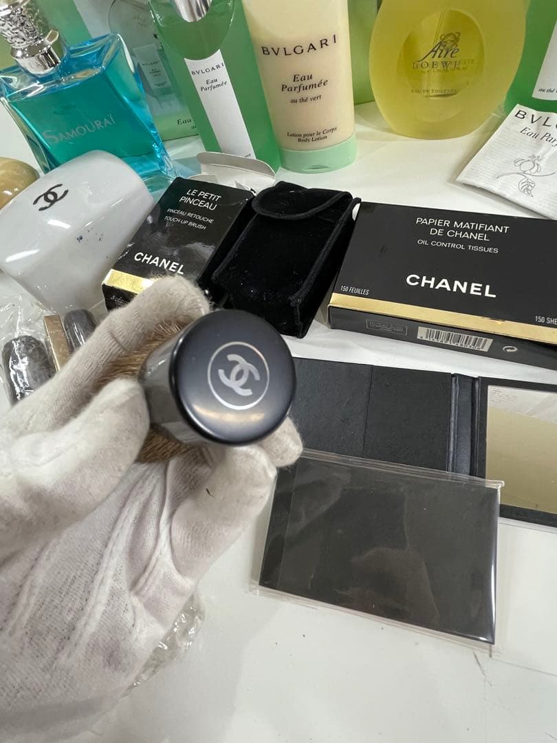 ＊*＊様 ブランド香水と化粧品セット ゴールドポーチ付き