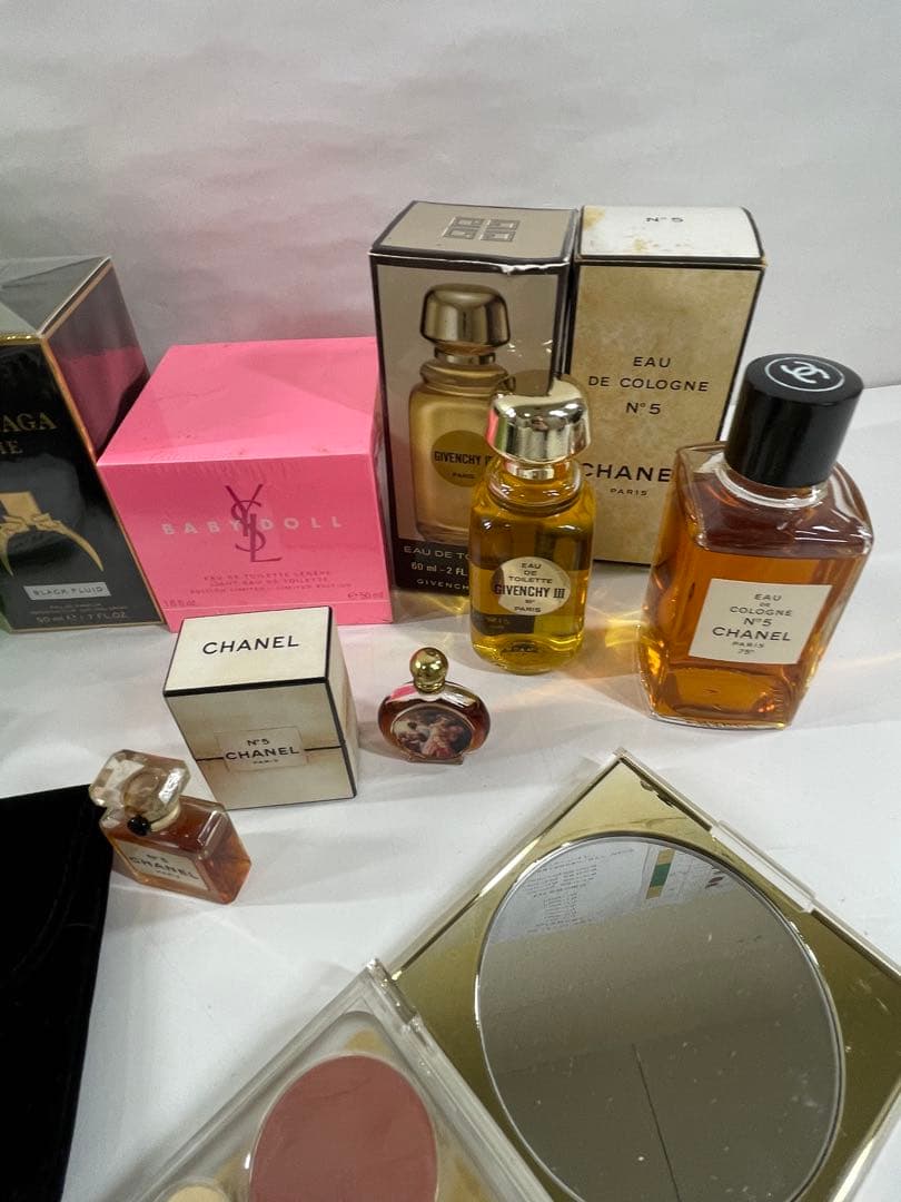 ＊*＊様 ブランド香水と化粧品セット ゴールドポーチ付き