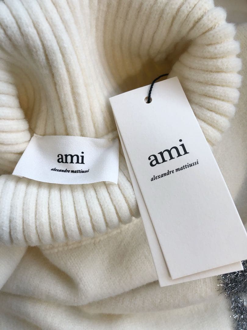 Ami Paris アイボリー タートルネックセーター ハート装飾 新品、未使用