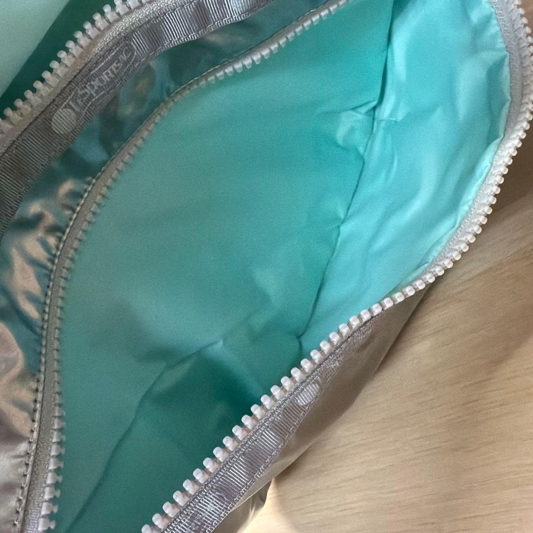 LeSportsac レスポートサックSPUR別ボディバッグ　シルバー