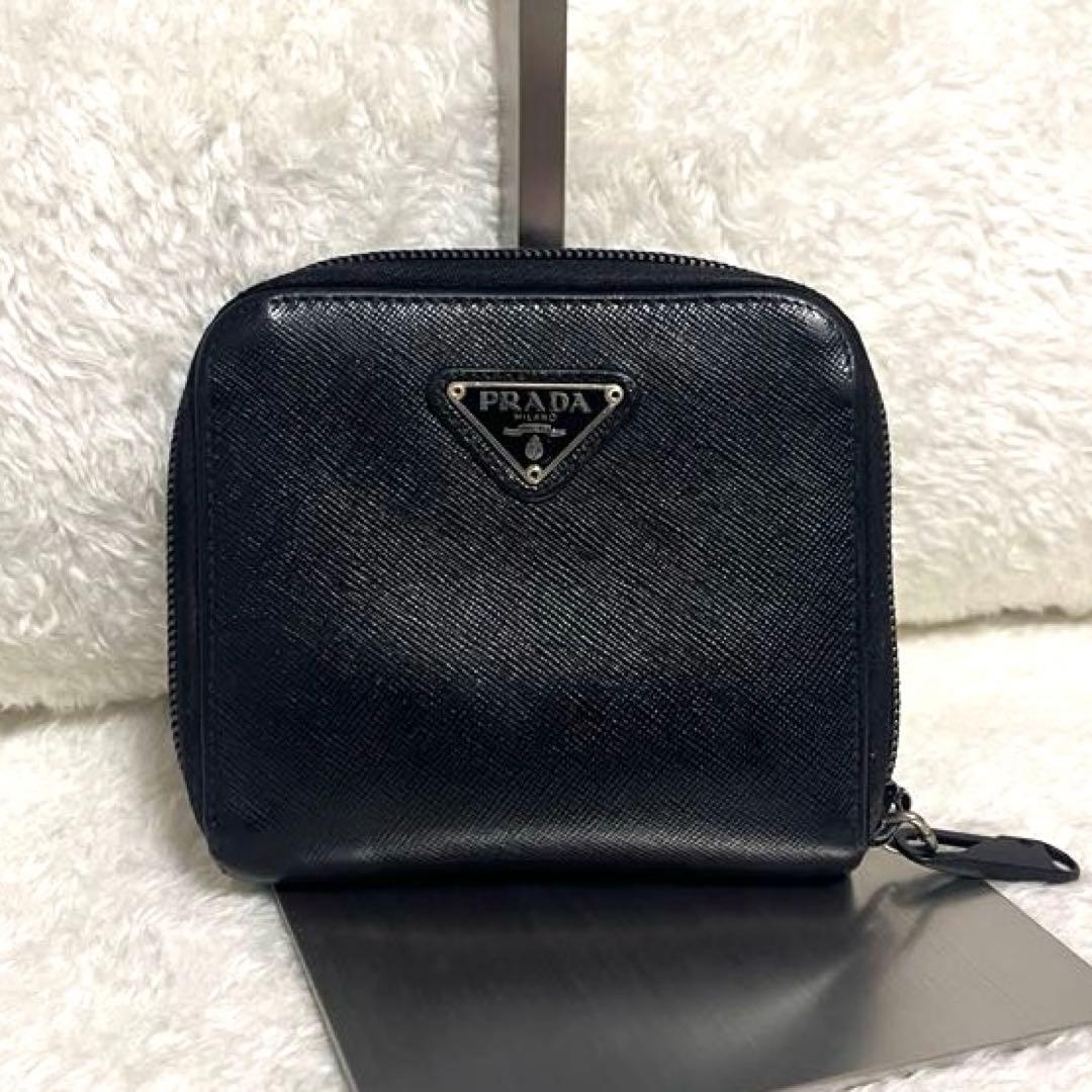 プラダ財布　二つ折り　サフィアーノレザー　三角ロゴ　ジップ
