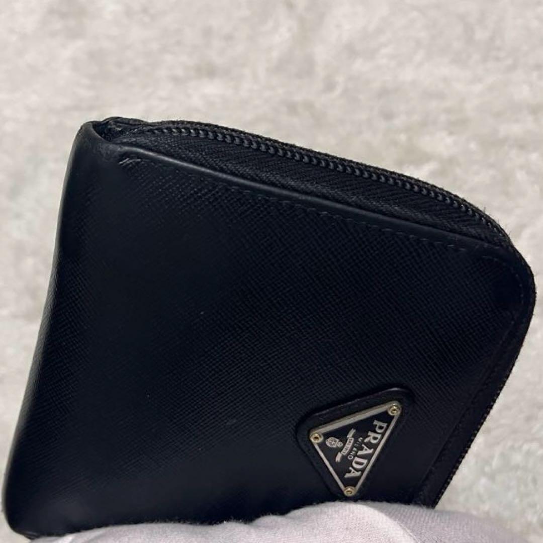 プラダ財布　二つ折り　サフィアーノレザー　三角ロゴ　ジップ