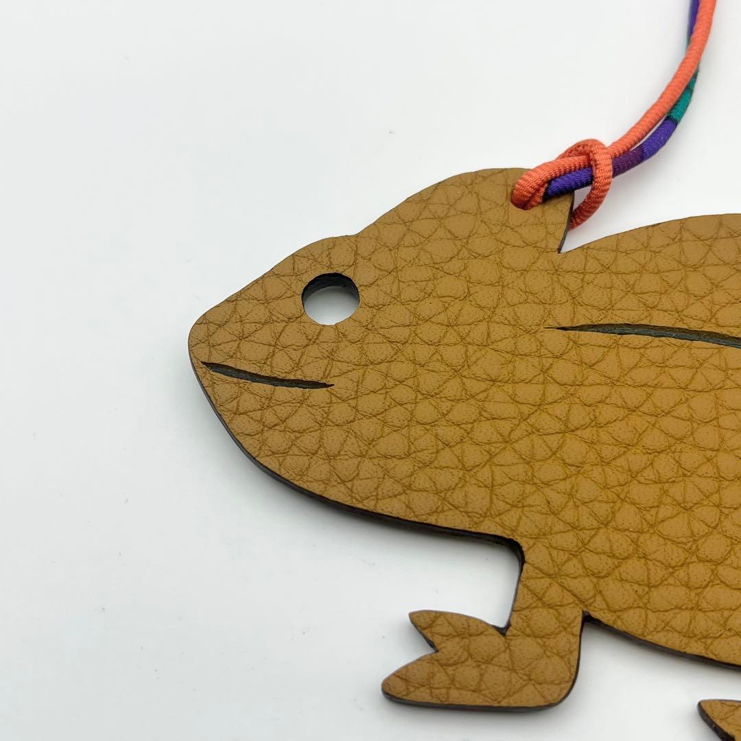 エルメス　プティアッシュ　バッグチャーム　カメレオン　ライトブラウン　緑色