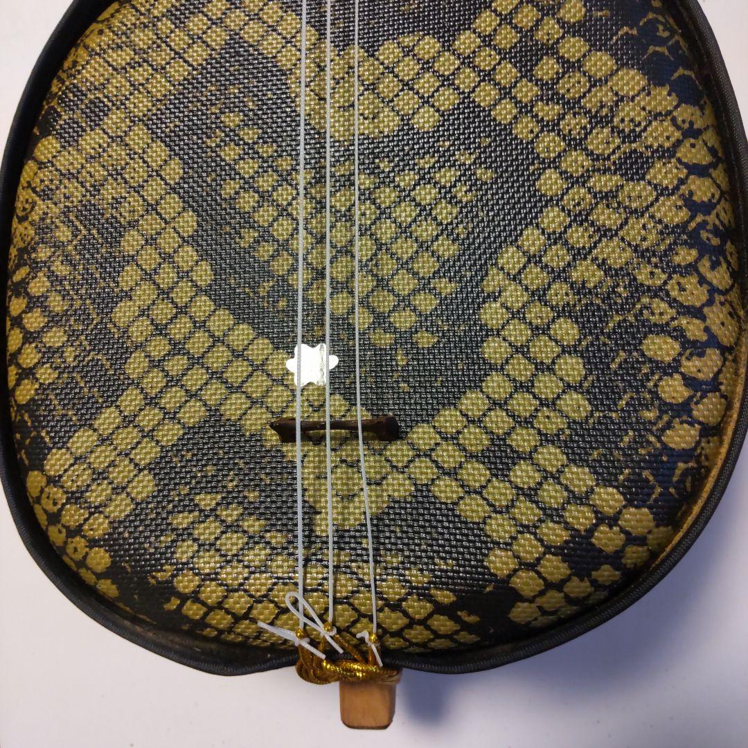 平井！沖縄の伝統的な弦楽器、ヘビ柄 三線 本体＋おまけ(三味線 本体)