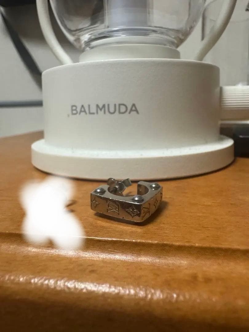 ルイ・ヴィトン ゴールド モノグラム シルバー ピアス 両耳　片耳