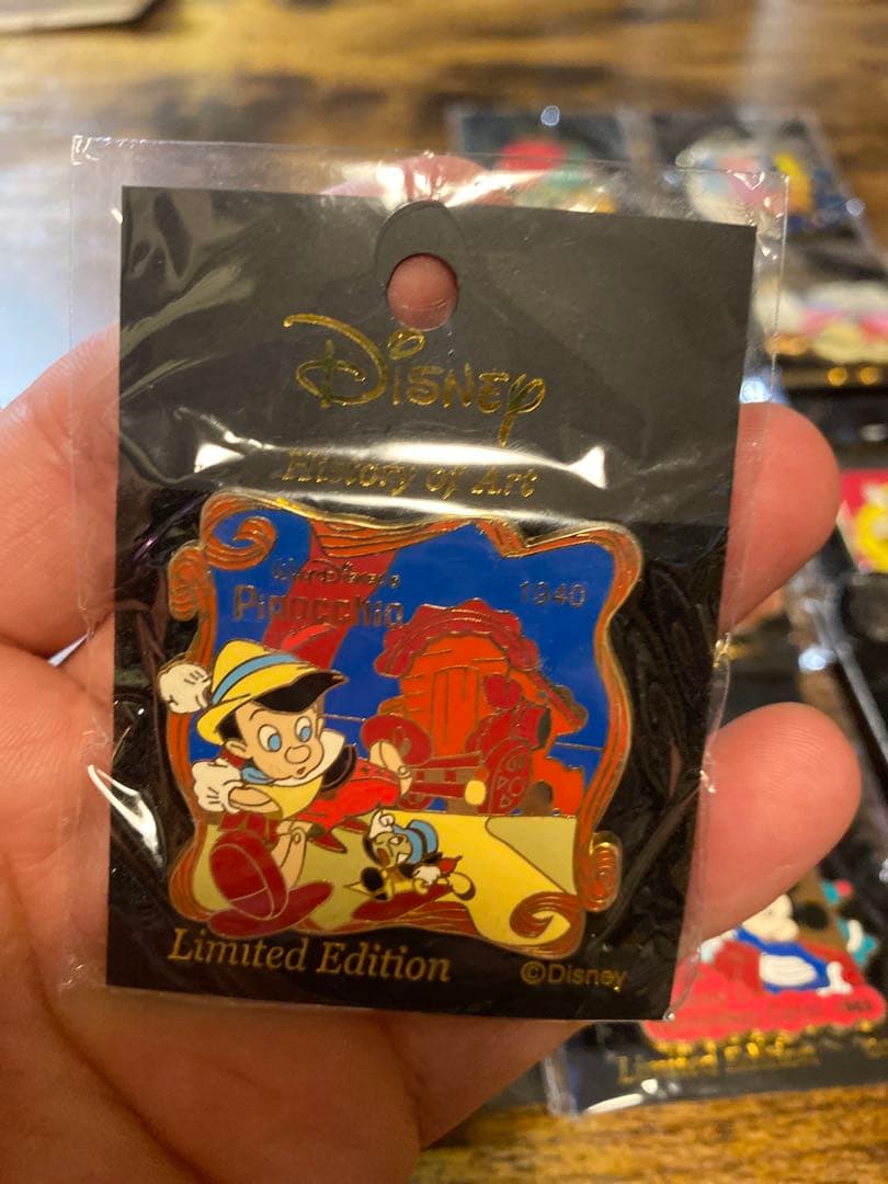 【レア】Disneyピンバッチ　コレクター向け　新品・台紙付き　16個セット♪