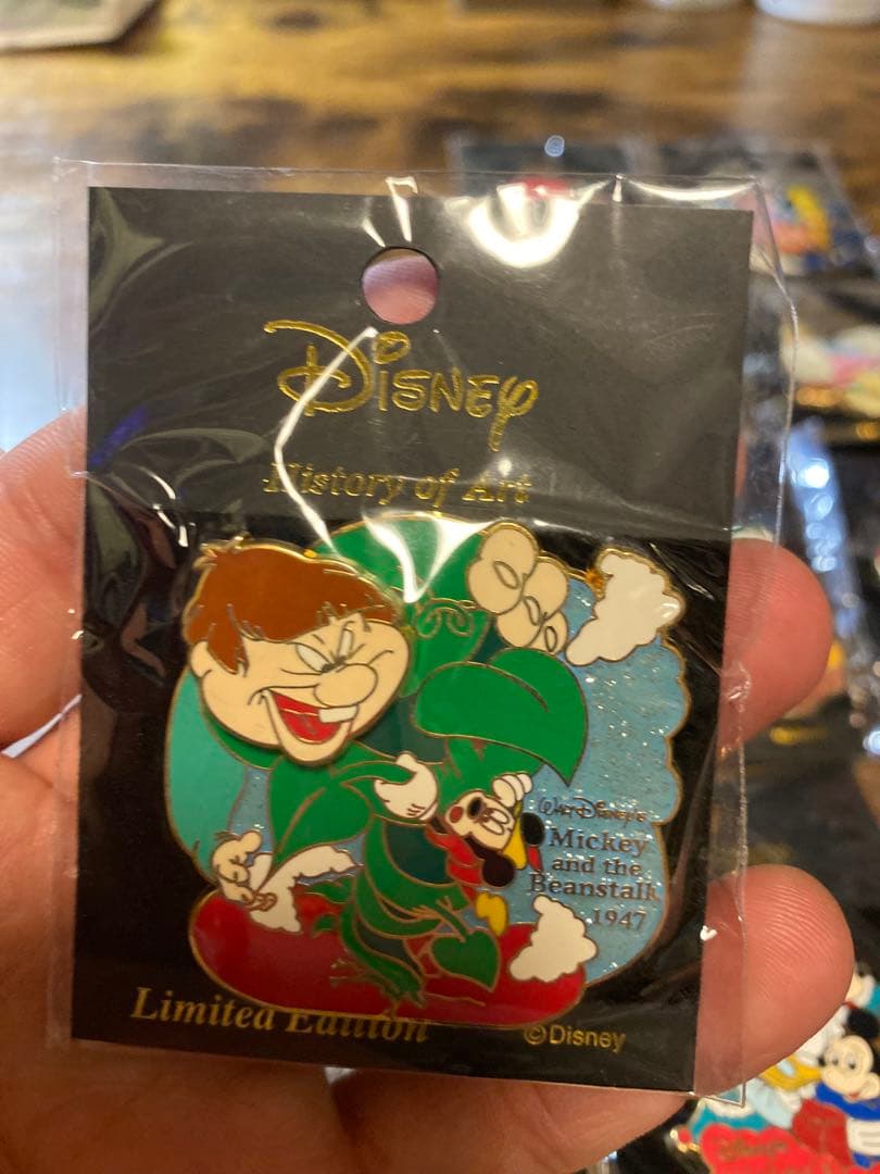【レア】Disneyピンバッチ　コレクター向け　新品・台紙付き　16個セット♪