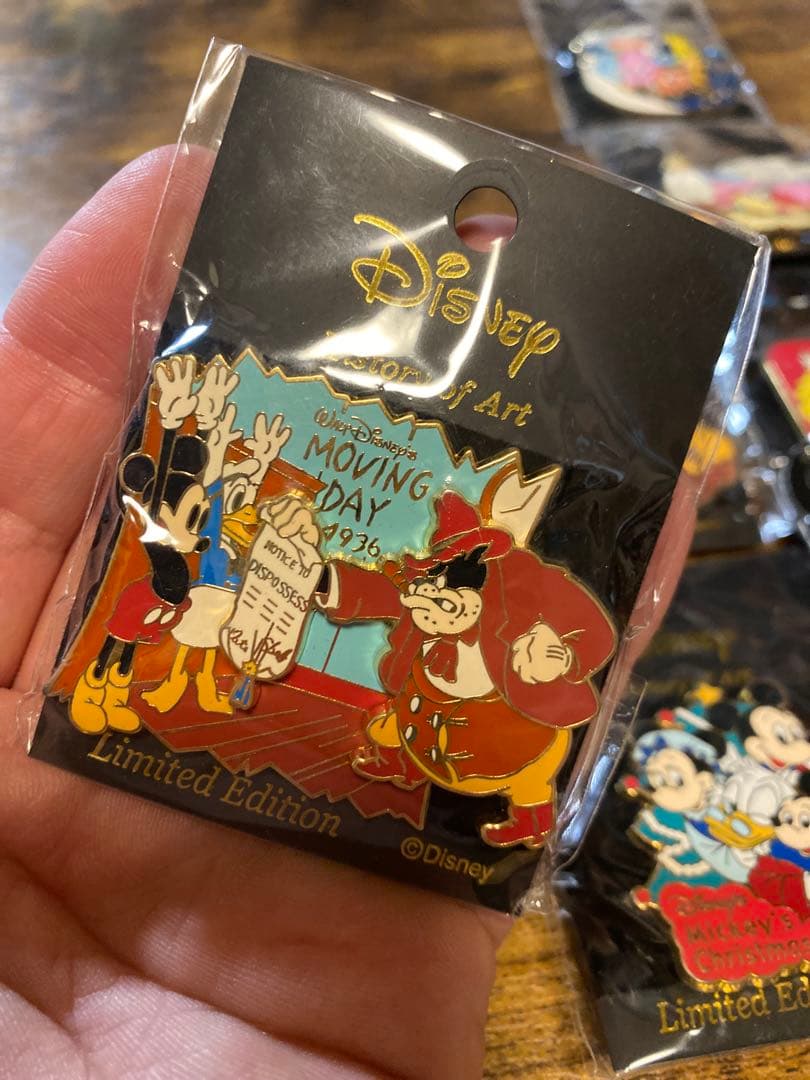 【レア】Disneyピンバッチ　コレクター向け　新品・台紙付き　16個セット♪