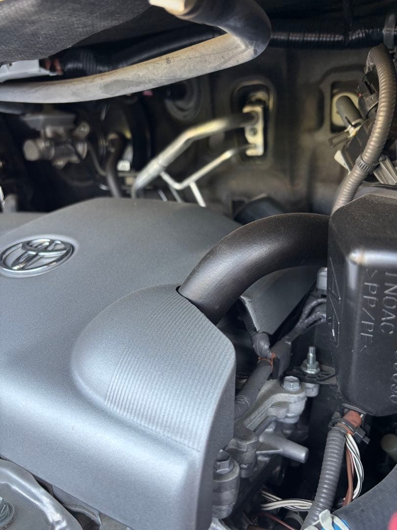 30アルファード、ヴェルファイア　2500cc2AR-FE用エンジンカバー