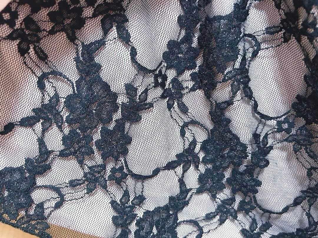 GOLDS♡タグ付き♡肩紐ビジュー♡パイピングラッフル裾♡総レースキャミトップス