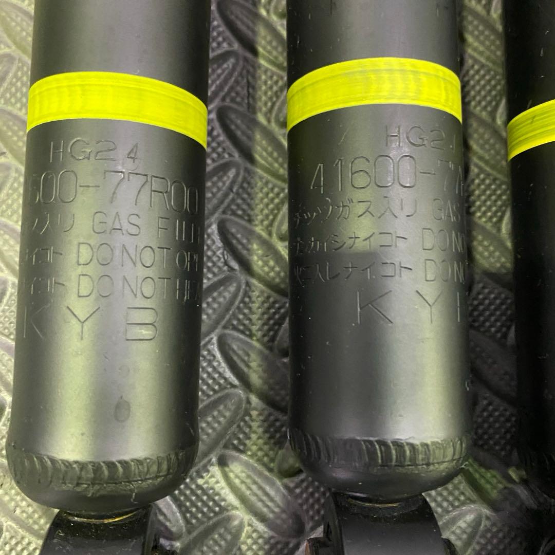 ジムニー　JB64 純正ショック　中古美品　４本セット