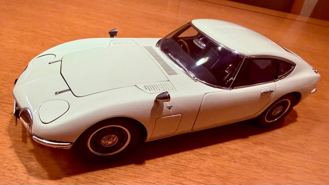 AUTOart製 トヨタ2000GT 1/18
