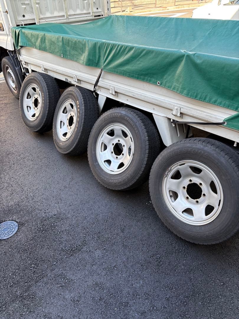 ブリヂストン スタッドレスタイヤ 195/80R15 ハイエース