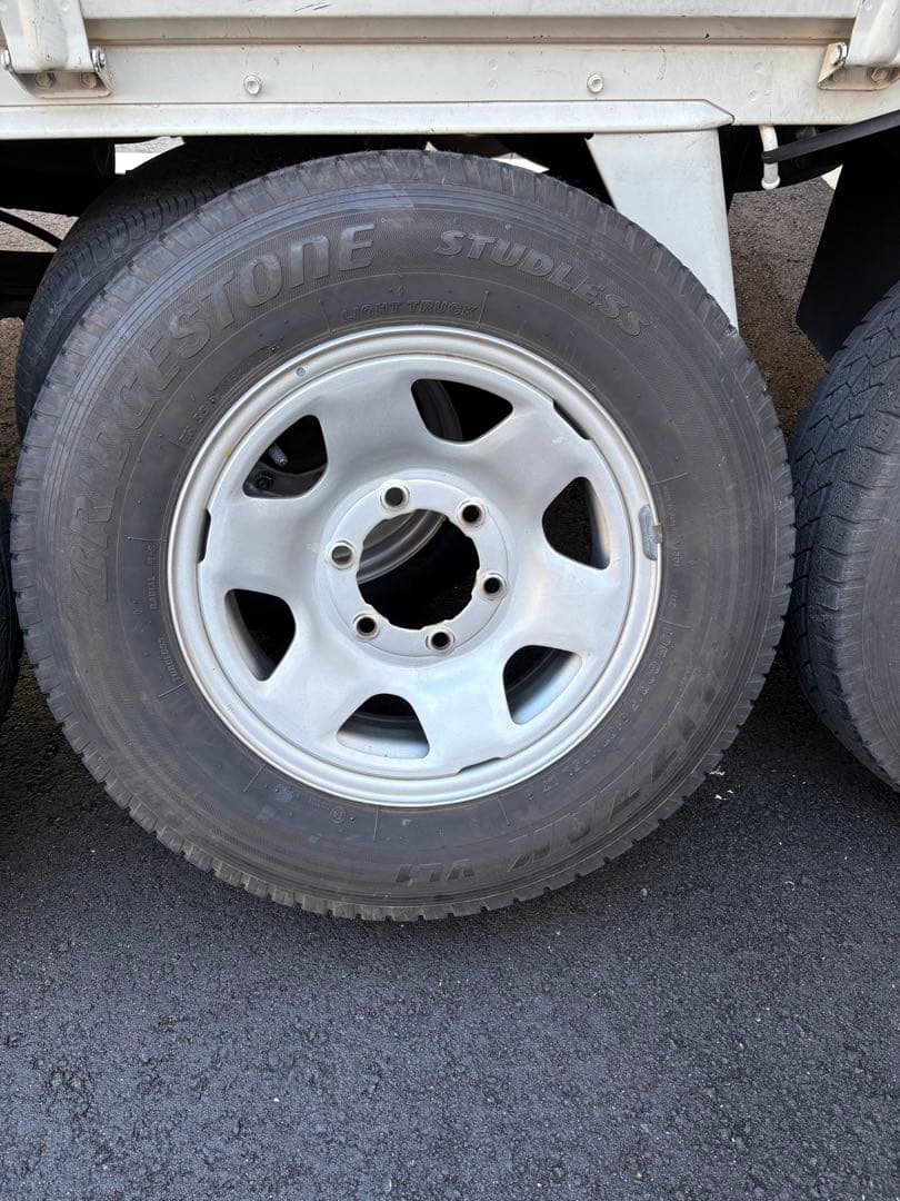 ブリヂストン スタッドレスタイヤ 195/80R15 ハイエース