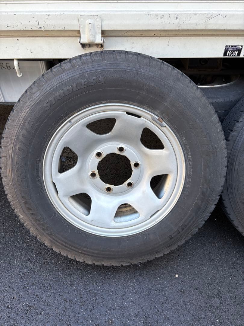 ブリヂストン スタッドレスタイヤ 195/80R15 ハイエース