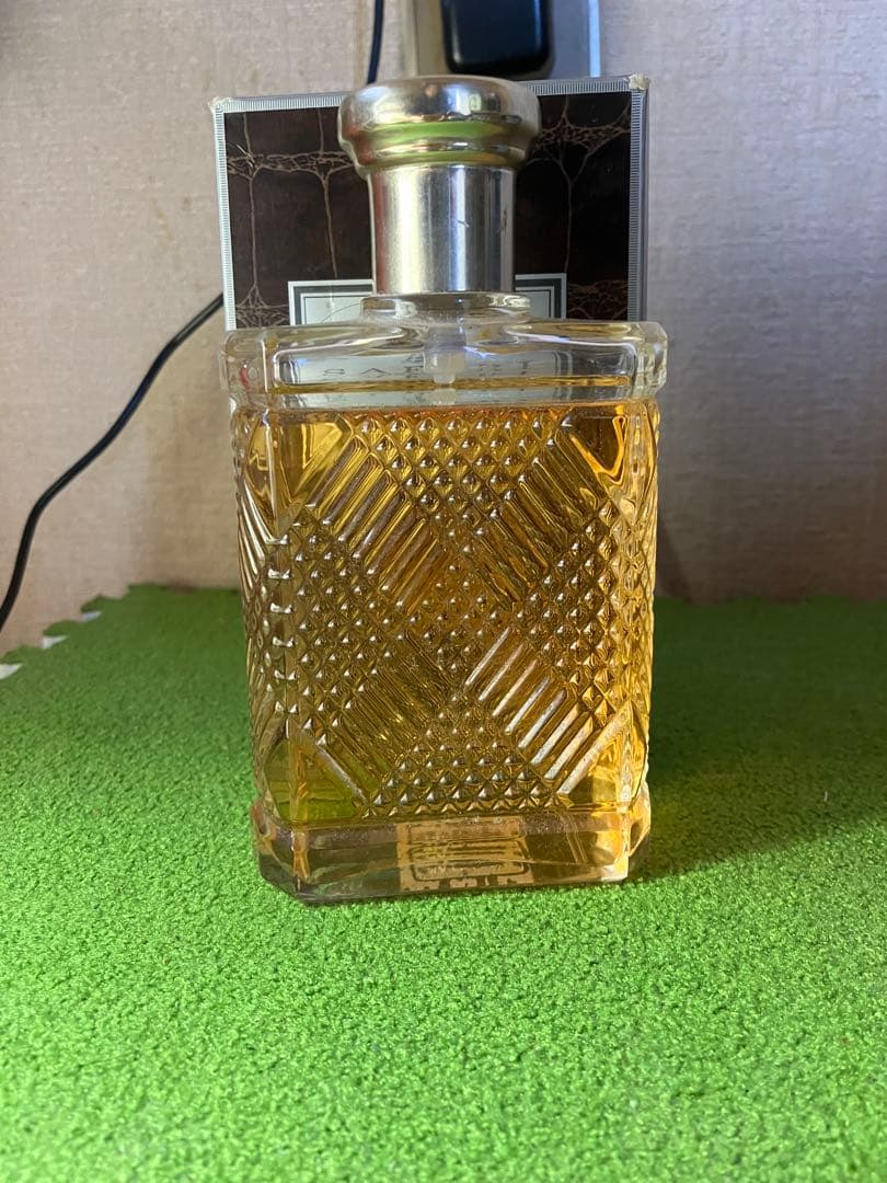 ダイヤモンドカットデザイン 男性用香水