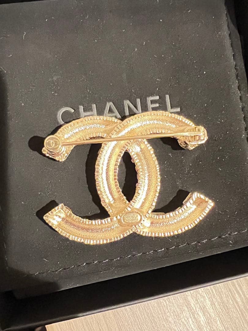 Chanel CCロゴ ブローチ