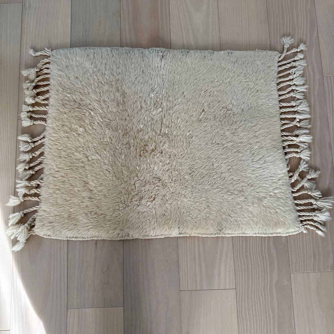 M*e様 フリンジ付きベニワレンラグ （無地）約80cm x 50cm