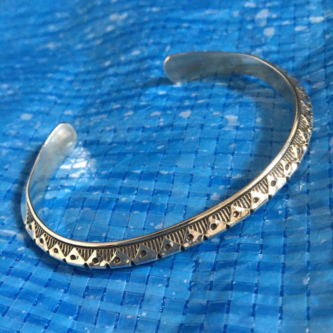 ワイリーセカテロ　シルバー　バングル　ナバホ