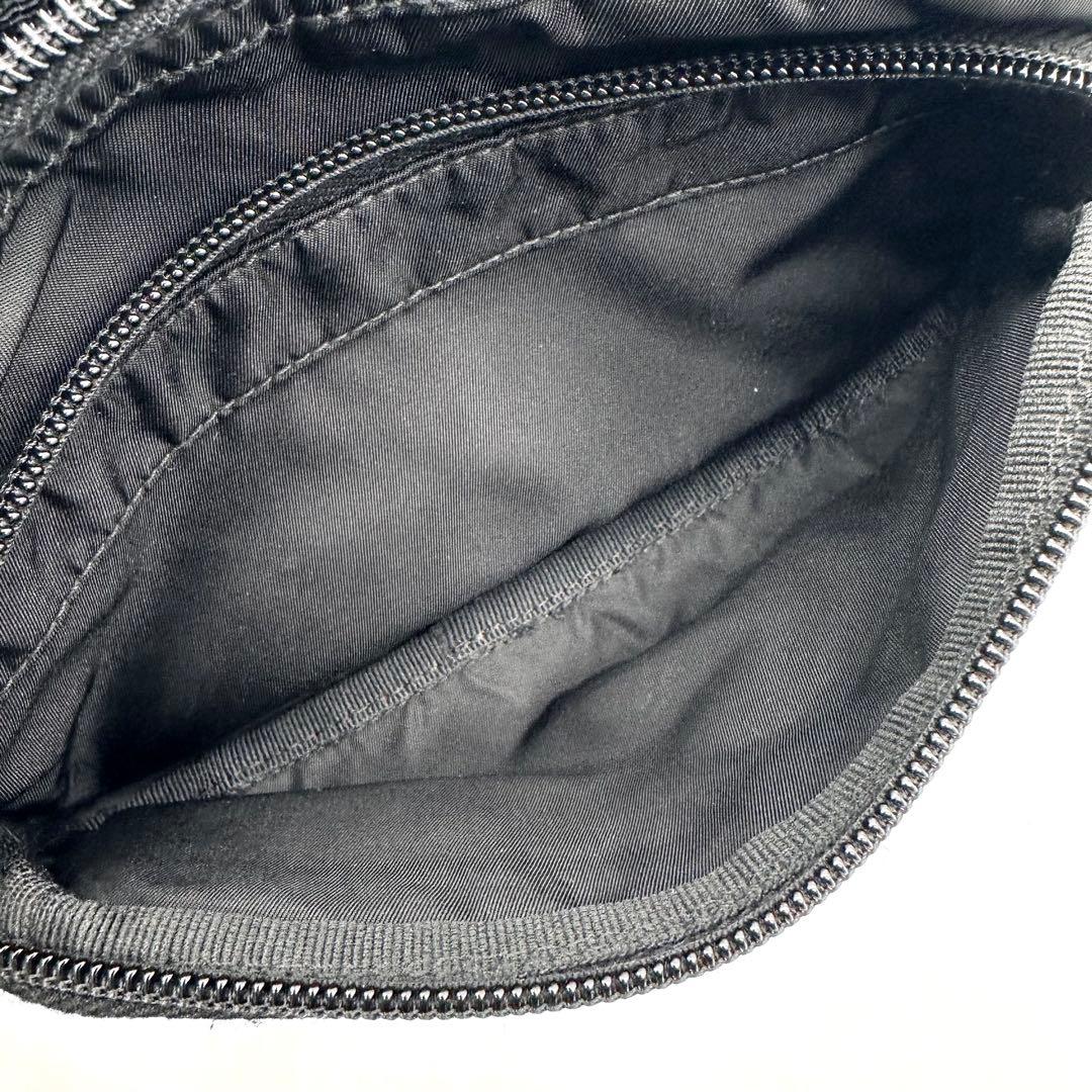 ✨美品✨プラダ ウエストバッグ 三角ロゴプレート ベルト ナイロン ブラック