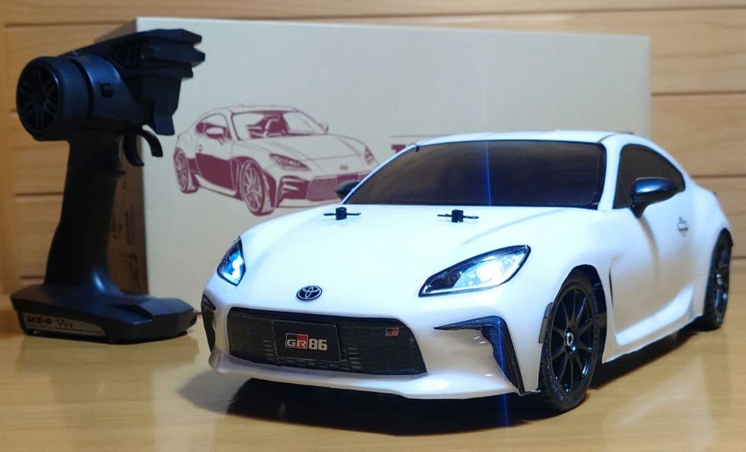 タミヤRCトヨタ白色GR86LEDライト付＆プロポ＆バッテリー充電器セット未走行
