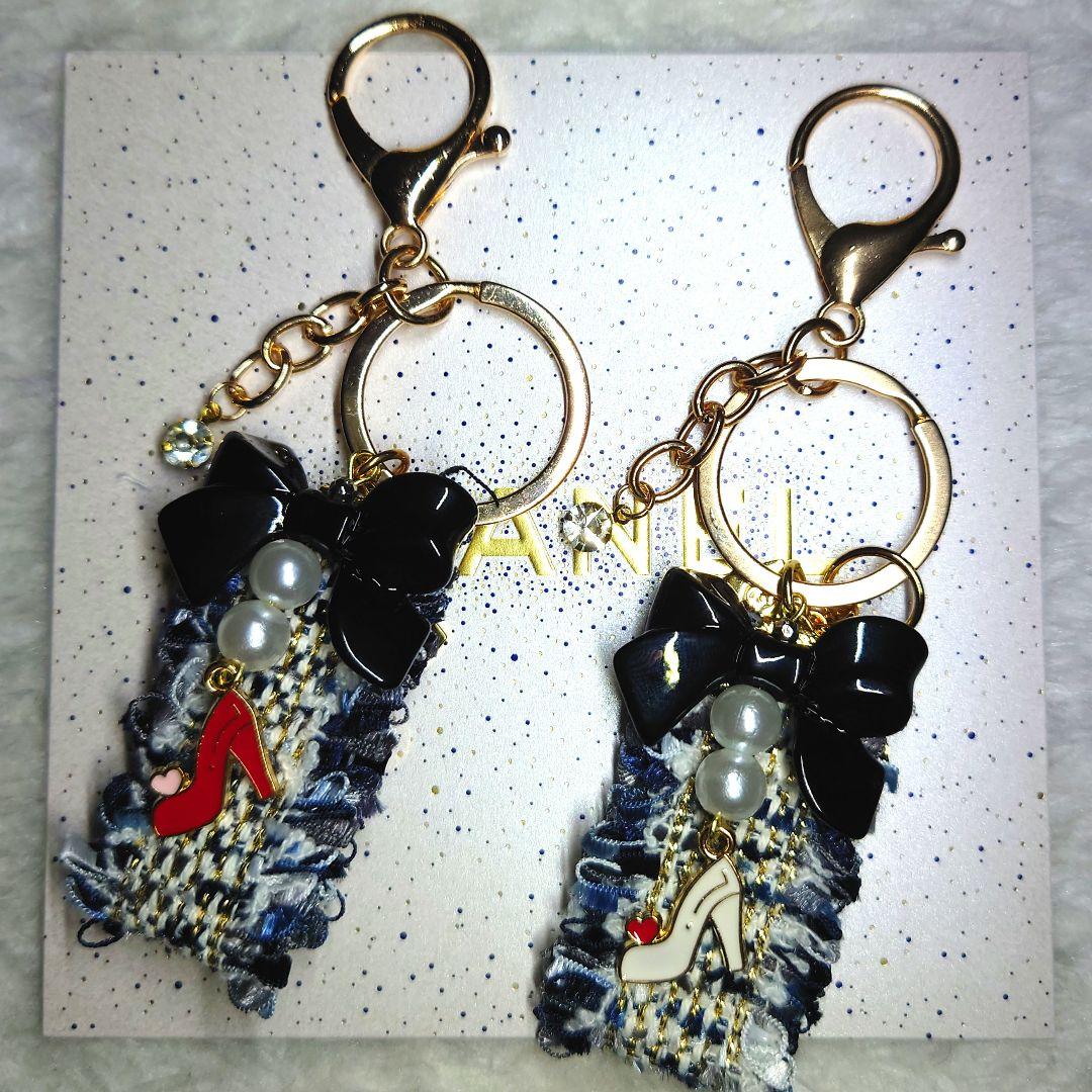 CHANEL　スノーフレークチャームとツイードリボン