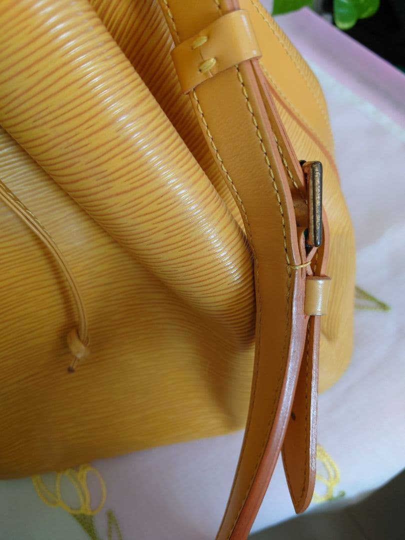 ルイヴィトンLouis Vuitton プチノエ　イエロー