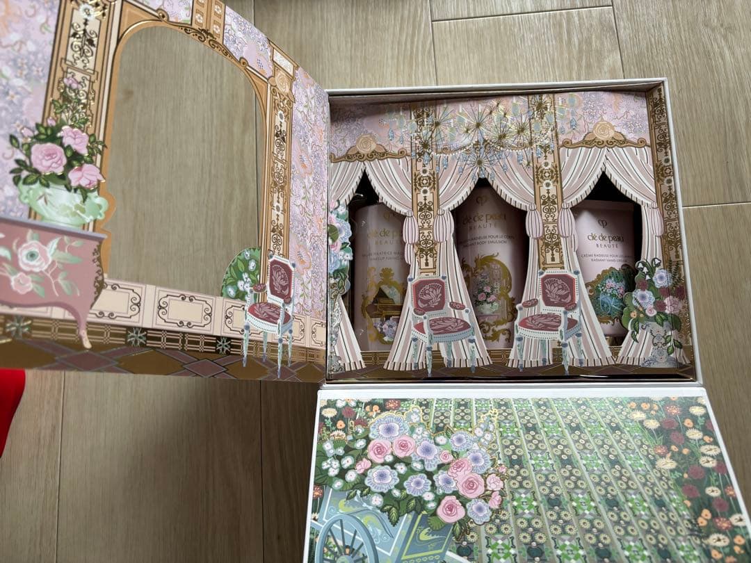 clé de peau BEAUTÉ ラディアンスギフト ブルーブラック記念品