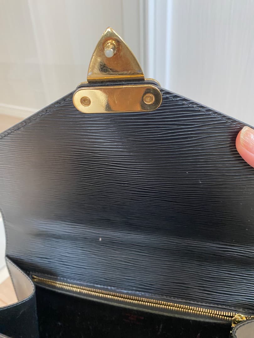 Louis Vuitton エピレザー ブラック