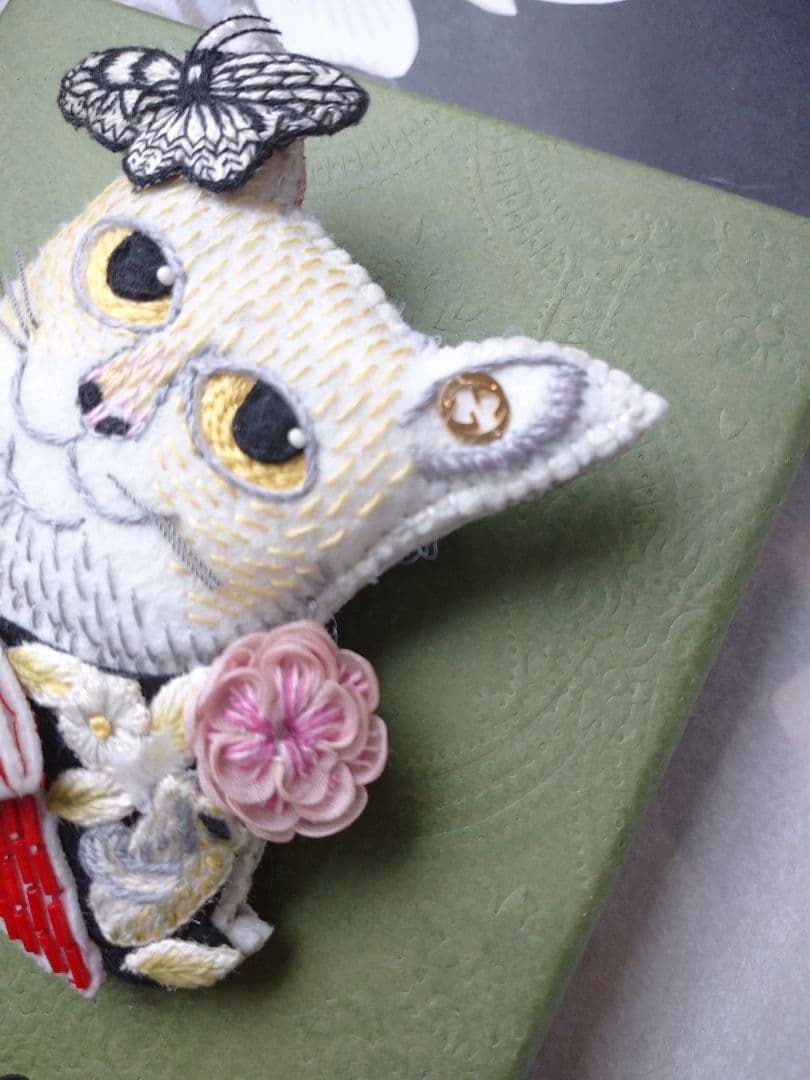 値下げ【希少】GUCCI ヒグチユウコ 刺繍ブローチ