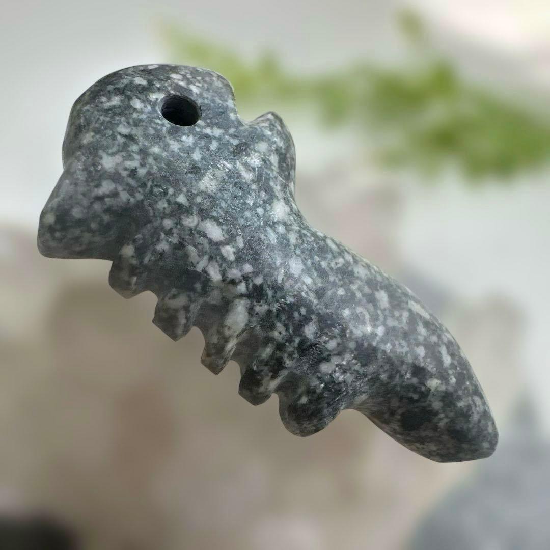 【遠野霊石】龍神様の鬣を宿す勾玉 唯一無二の龍神波動石　手掘り研磨　 オリジナル