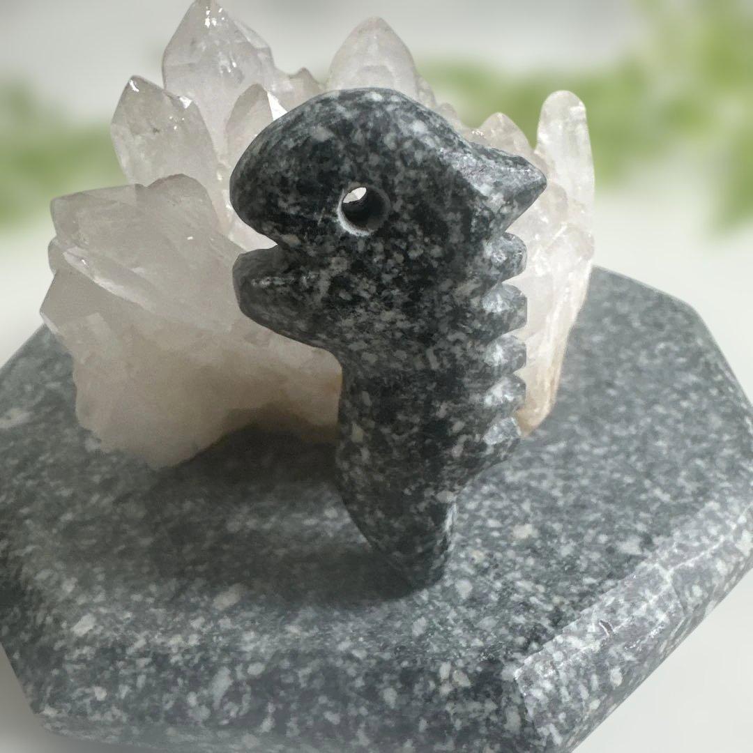 【遠野霊石】龍神様の鬣を宿す勾玉 唯一無二の龍神波動石　手掘り研磨　 オリジナル