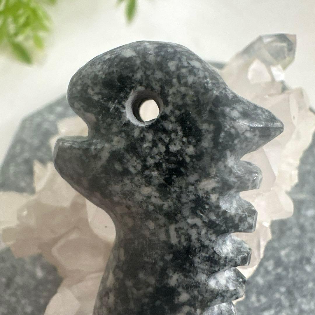 【遠野霊石】龍神様の鬣を宿す勾玉 唯一無二の龍神波動石　手掘り研磨　 オリジナル