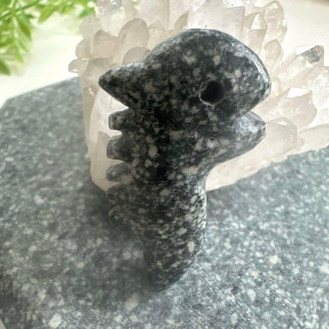 【遠野霊石】龍神様の鬣を宿す勾玉 唯一無二の龍神波動石　手掘り研磨　 オリジナル